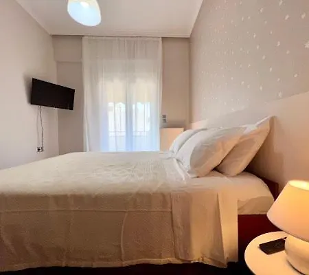 In Quiet Neighborhood Near Sandy Apartamento