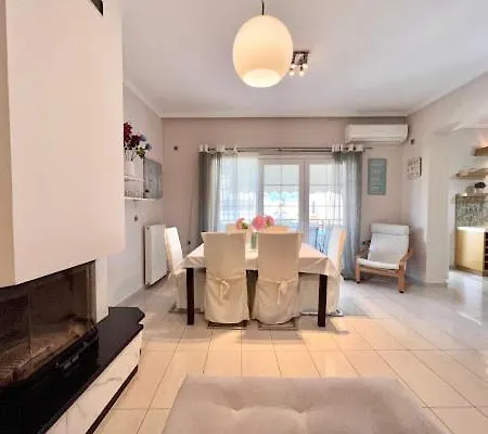 In Quiet Neighborhood Near Sandy Apartament Chania (Crete)