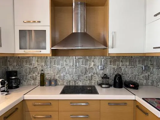 In Quiet Neighborhood Near Sandy Apartment *