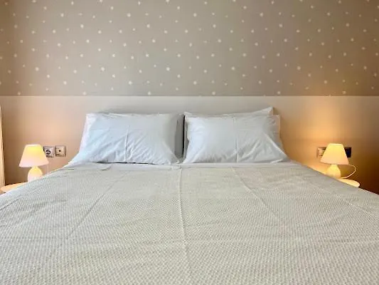 In Quiet Neighborhood Near Sandy Appartement La Canée