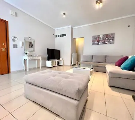 Appartamento In Quiet Neighborhood Near Sandy La Canea